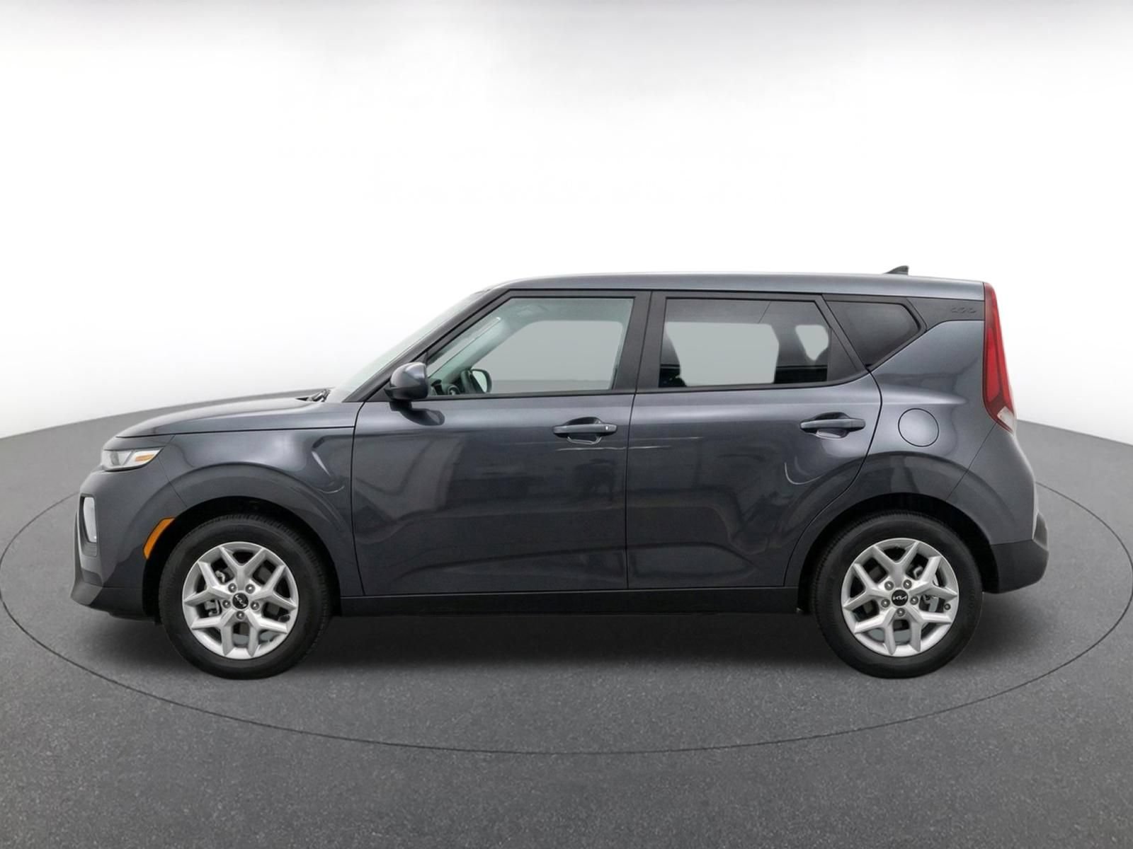 Used 2025 Kia Soul LX w/ LX Technology Package FWD image 4