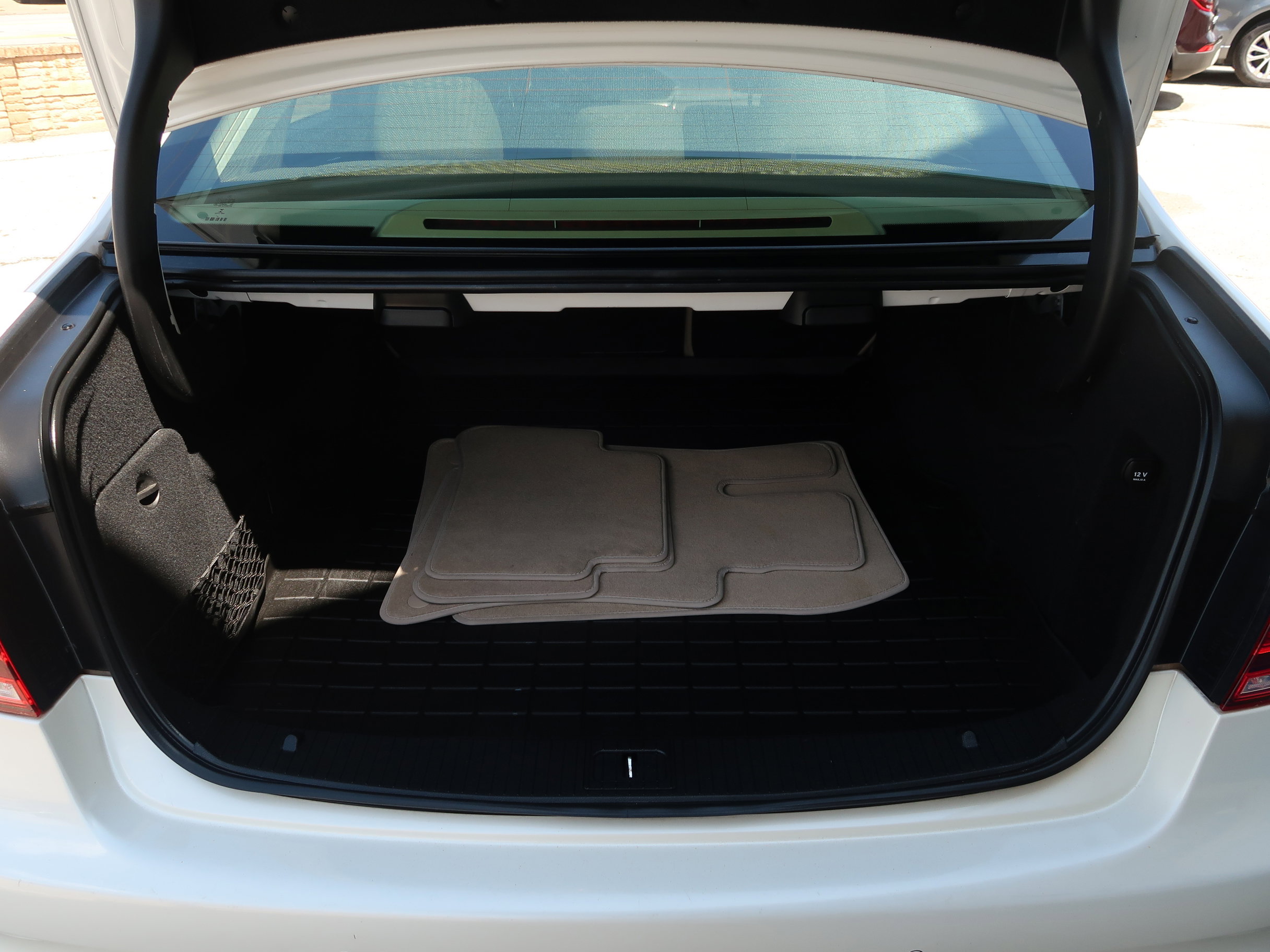 Used 2014 Mercedes-Benz E 550 4MATIC Sedan image 46