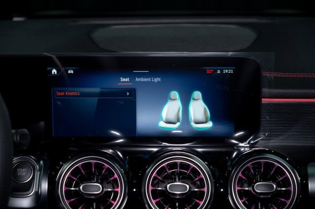 New 2025 Mercedes-Benz EQB 300 4MATIC image 18