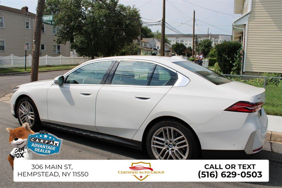 Used 2024 BMW 540i xDrive AWD/4WD image 8