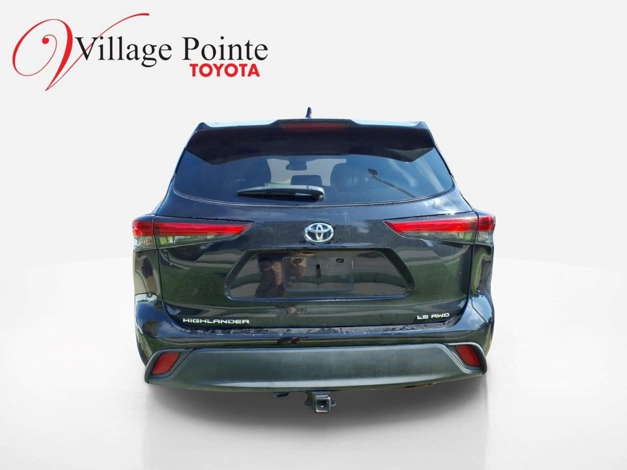 Used 2022 Toyota Highlander LE AWD/4WD image 3
