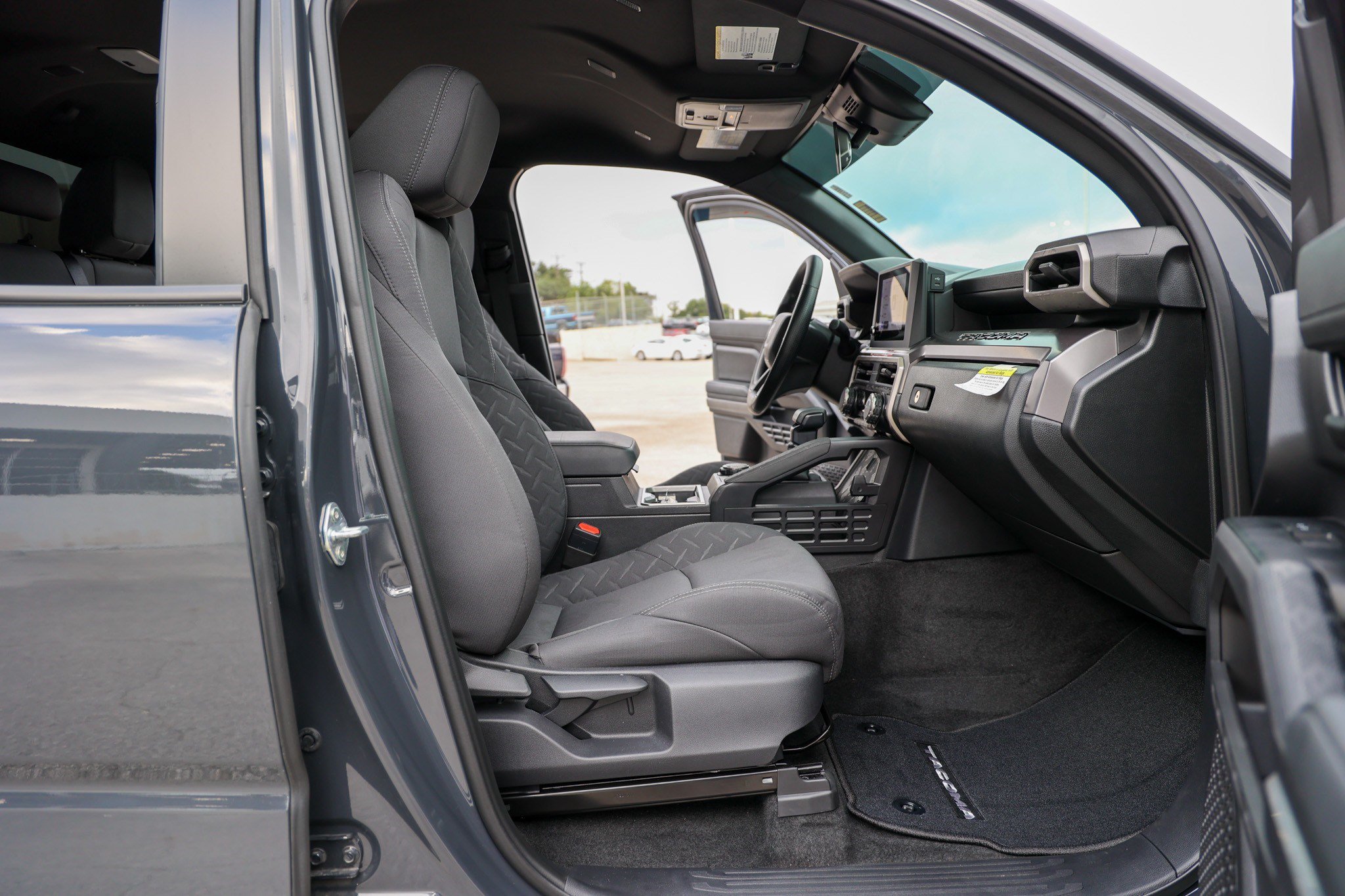 Certified 2025 Toyota Tacoma SR5 AWD/4WD image 41