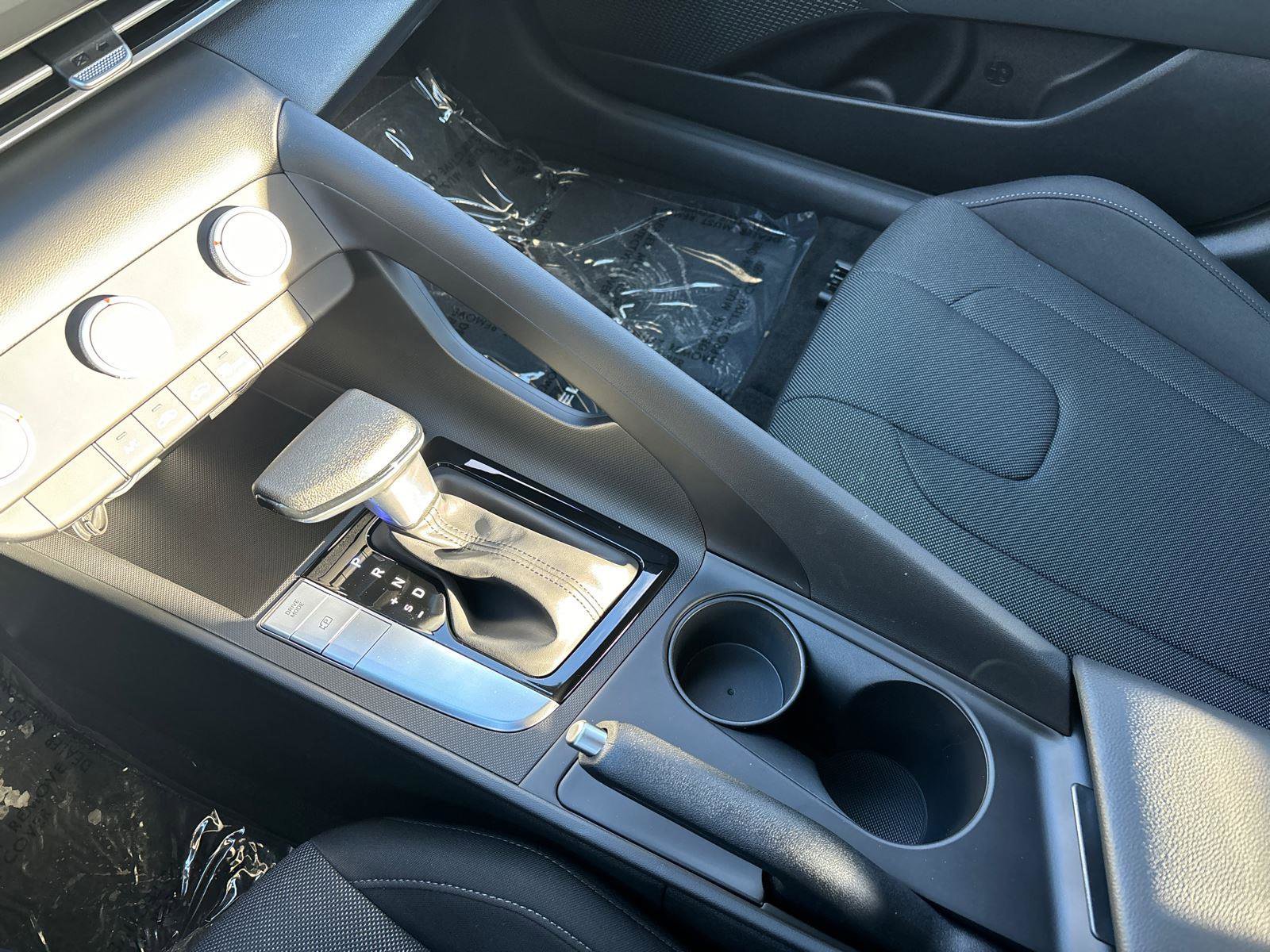 New 2025 Hyundai Elantra SE image 27