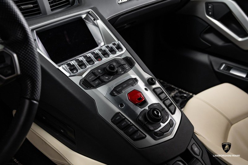 Used 2012 Lamborghini Aventador LP 700-4 image 40