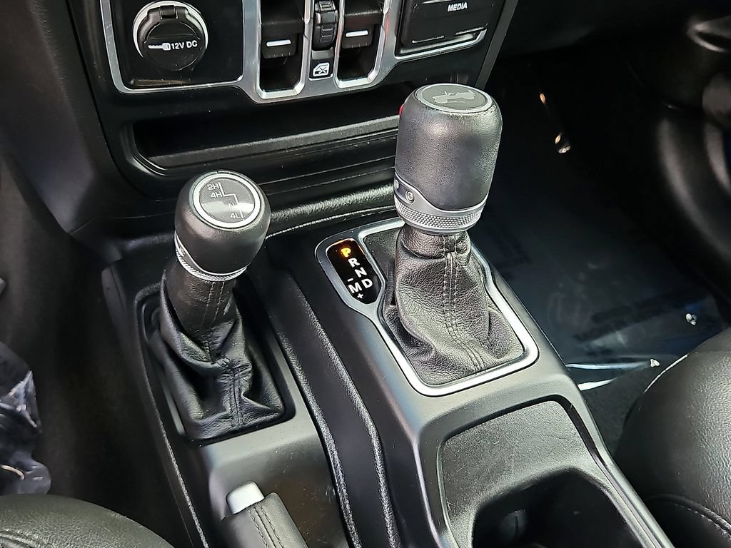 Used 2022 Jeep Wrangler Unlimited Sahara AWD/4WD image 15