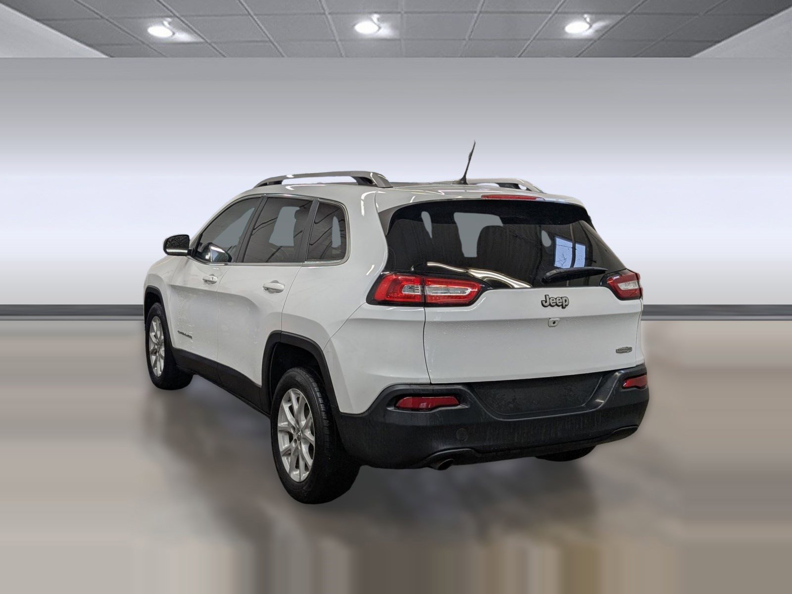 Used 2016 Jeep Cherokee Latitude image 3