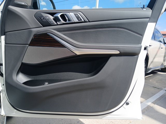 New 2026 BMW X5 sDrive40i w/ Climate Comfort Package RWD image 17