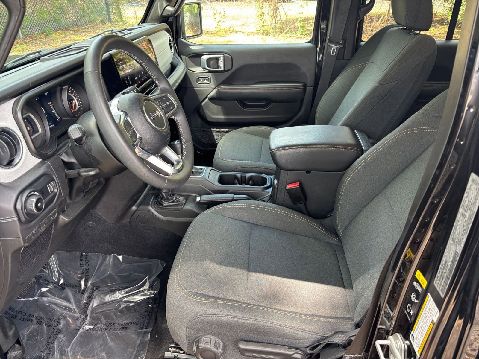 Used 2025 Jeep Wrangler Unlimited Sahara AWD/4WD image 28