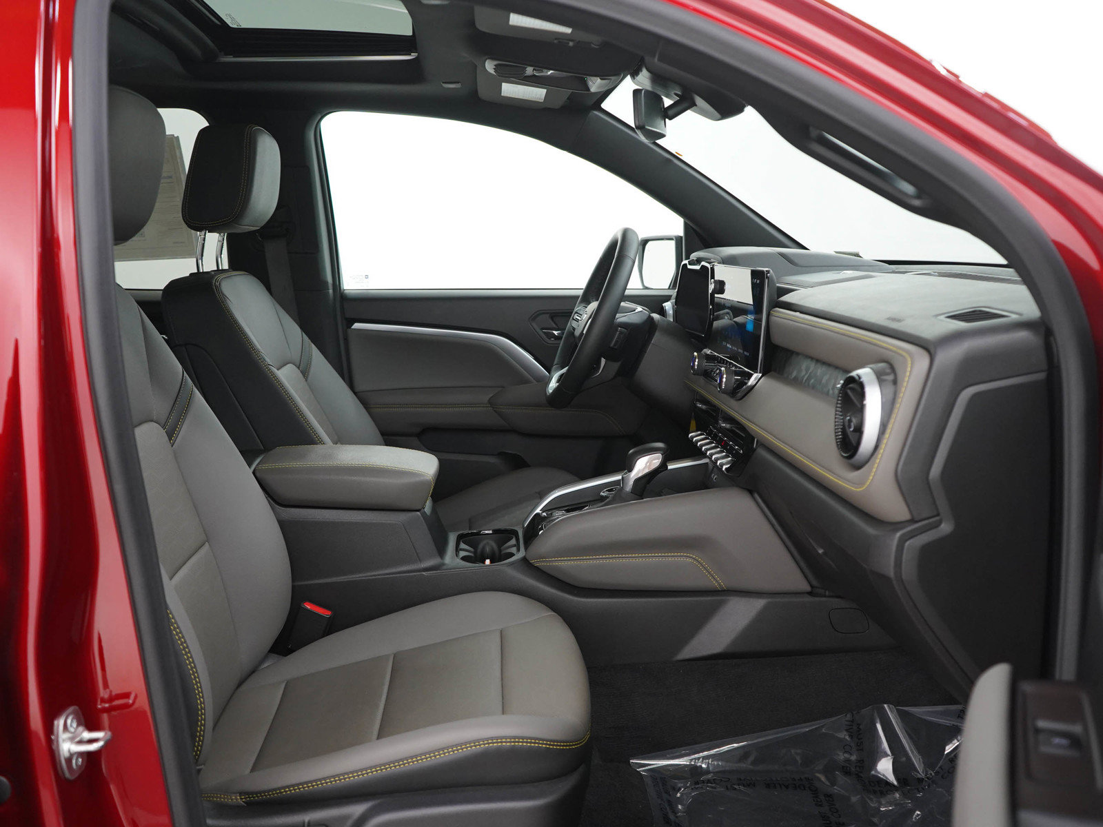Used 2025 Chevrolet Colorado ZR2 w/ Technology Package AWD/4WD image 11
