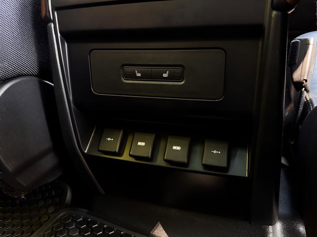 Used 2020 Land Rover Defender 110 X image 21