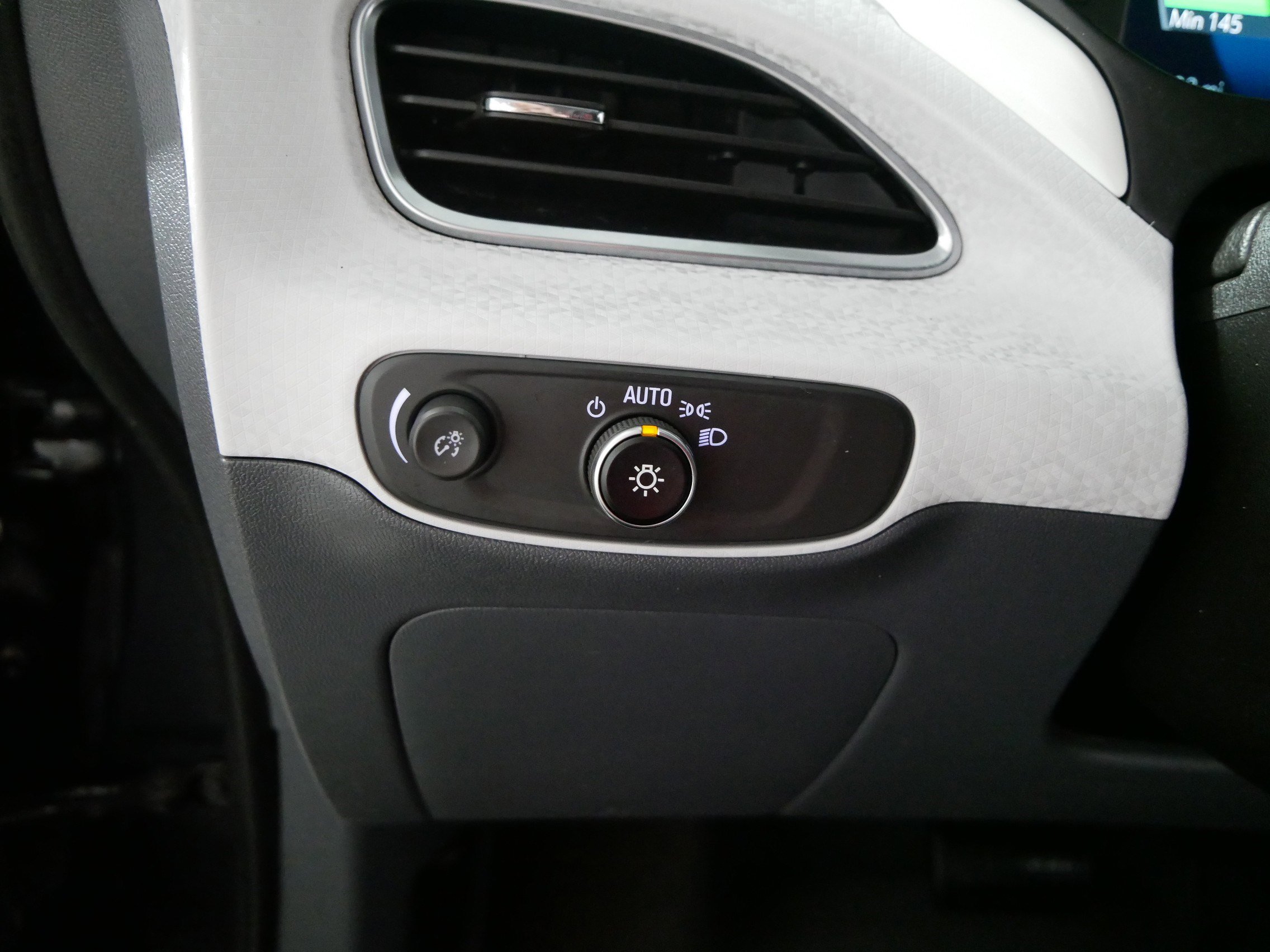 Used 2017 Chevrolet Bolt LT FWD image 26