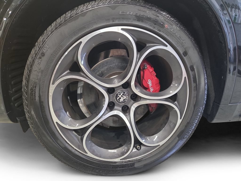 Used 2023 Alfa Romeo Stelvio Veloce AWD/4WD image 31