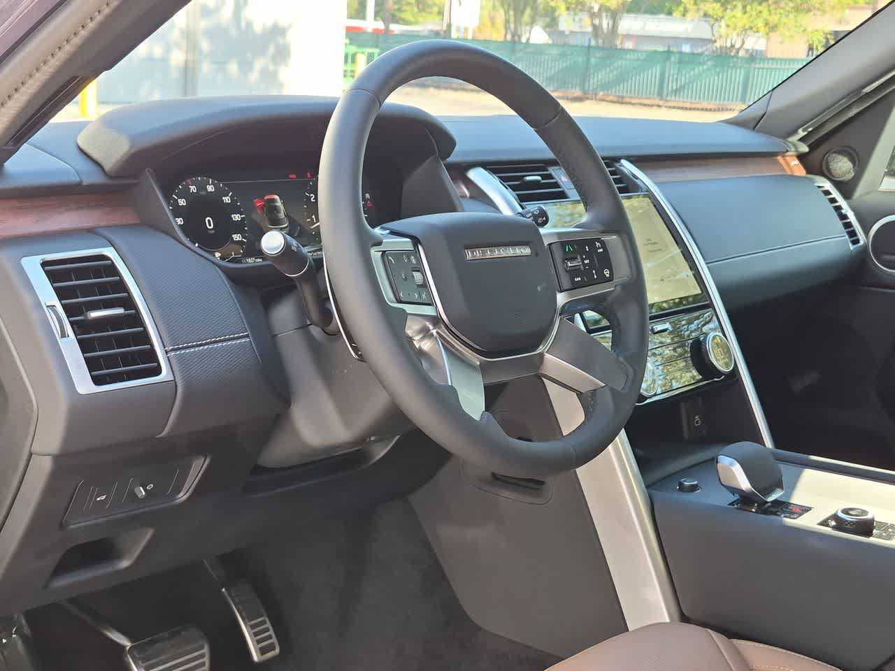 Certified 2025 Land Rover Discovery Dynamic SE AWD/4WD image 10