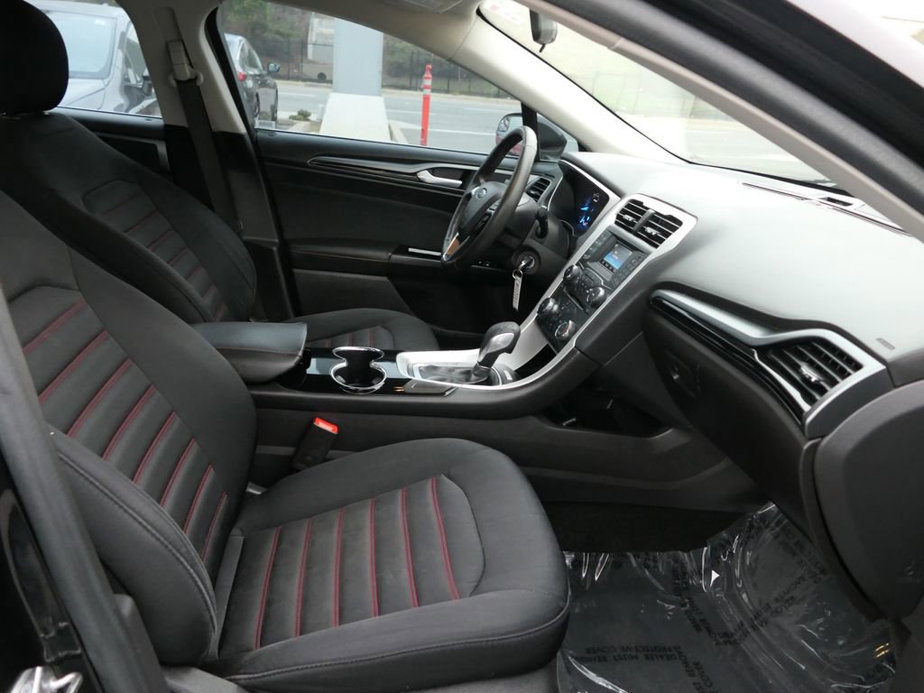 Used 2015 Ford Fusion SE w/ Equipment Group 201A image 28