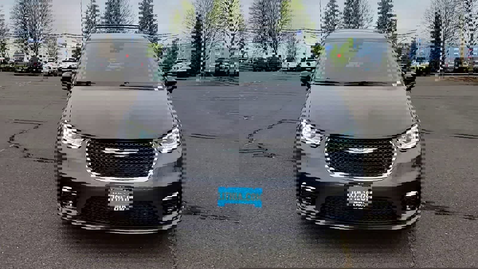 Used 2022 Chrysler Pacifica Touring-L FWD image 3