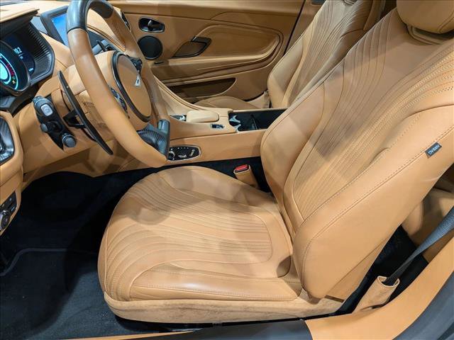 Used 2023 Aston Martin DB11 Coupe image 18