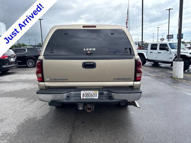 Used 2005 Chevrolet Silverado 2500 LS w/ Heavy-Duty Power Package AWD/4WD image 4