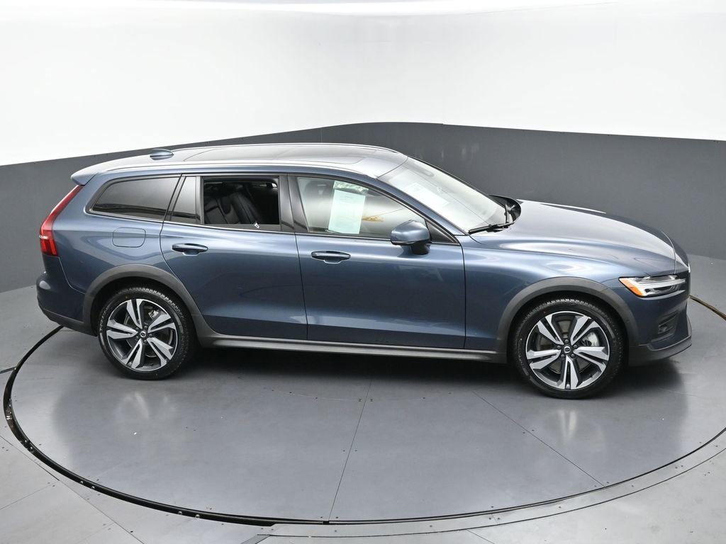 Used 2023 Volvo V60 B5 Cross Country Plus w/ Climate Package image 40