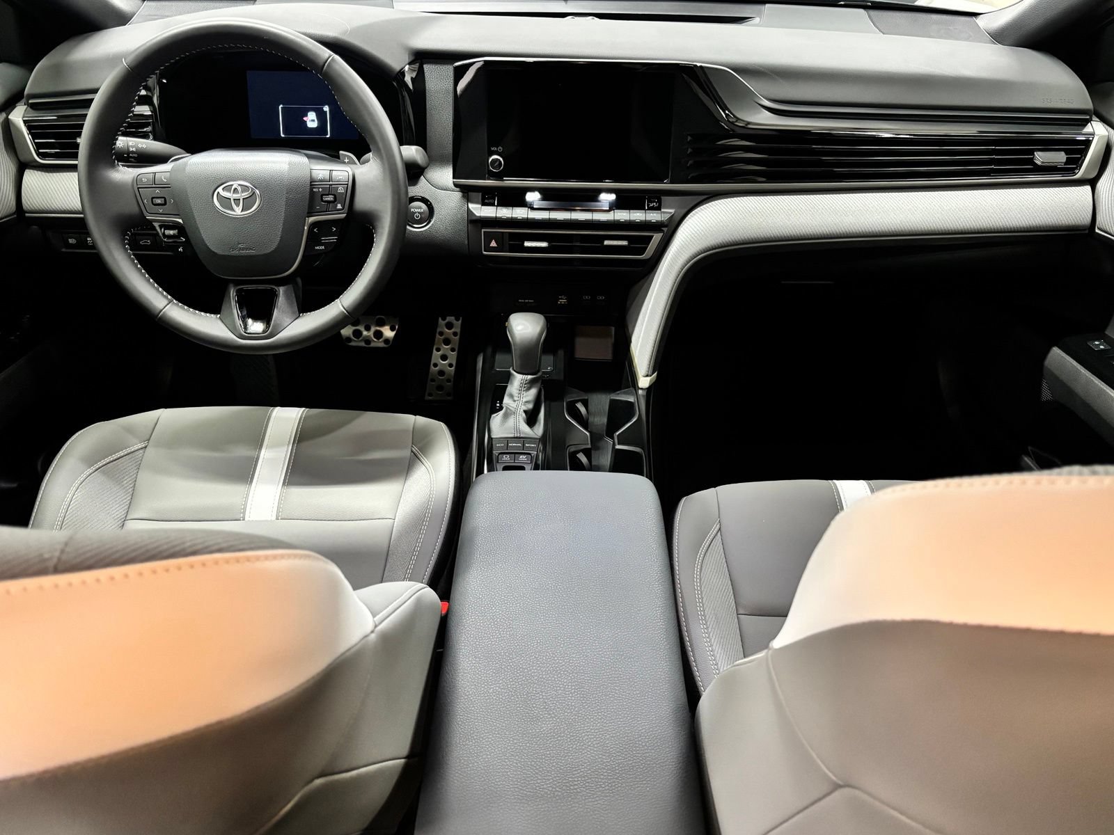 Used 2026 Toyota Camry SE FWD image 11