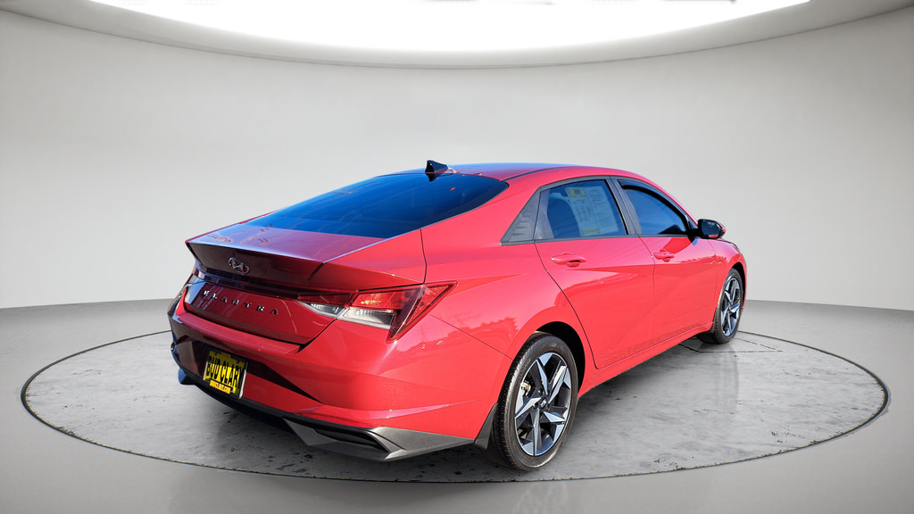 Used 2023 Hyundai Elantra SEL w/ Convenience Package FWD image 5