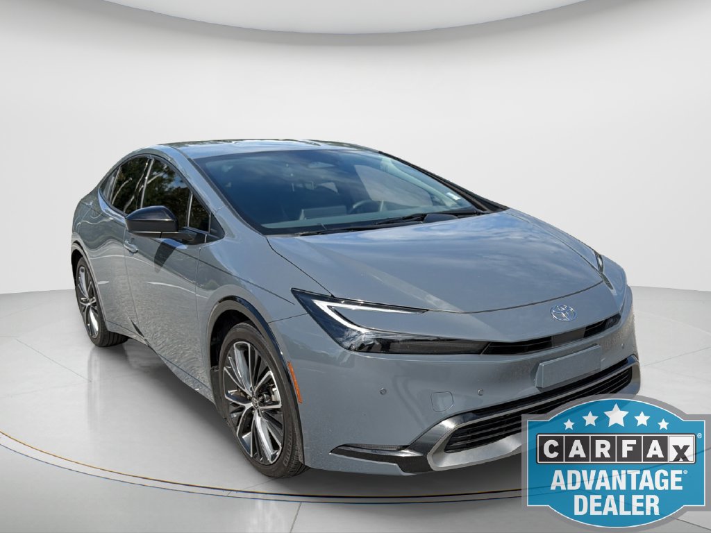 Used 2023 Toyota Prius XLE FWD image 3