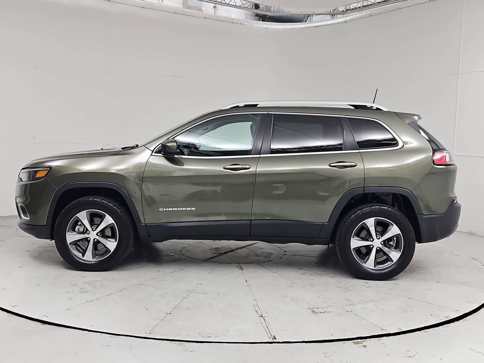 Used 2019 Jeep Cherokee Limited w/ Technology Group AWD/4WD image 3