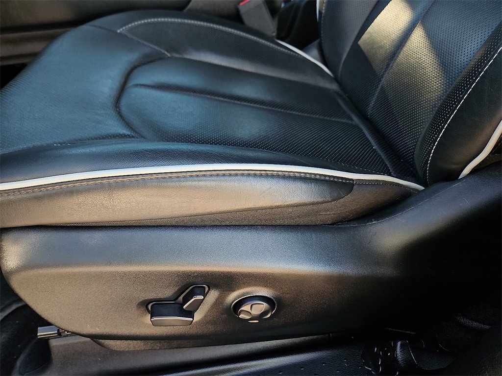 Used 2024 Chrysler Pacifica Limited w/ S Appearance Package image 22