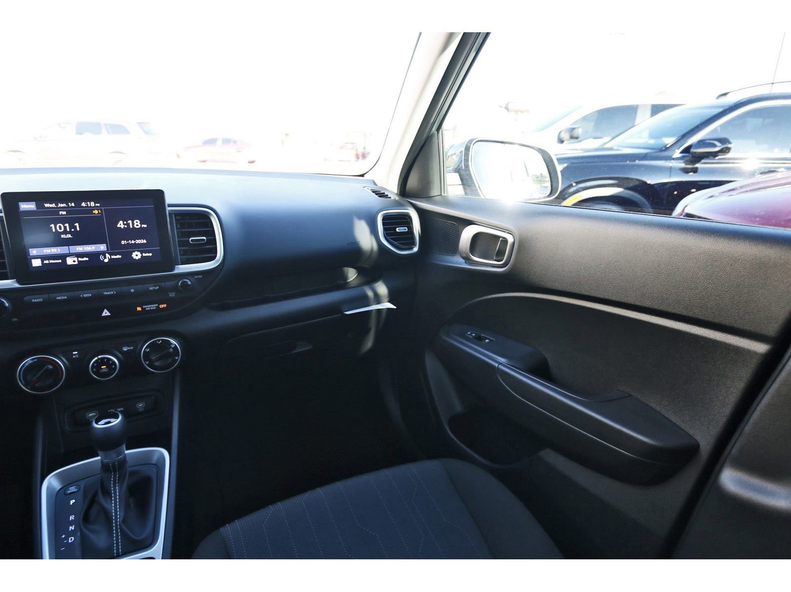 Certified 2025 Hyundai Venue SE image 12