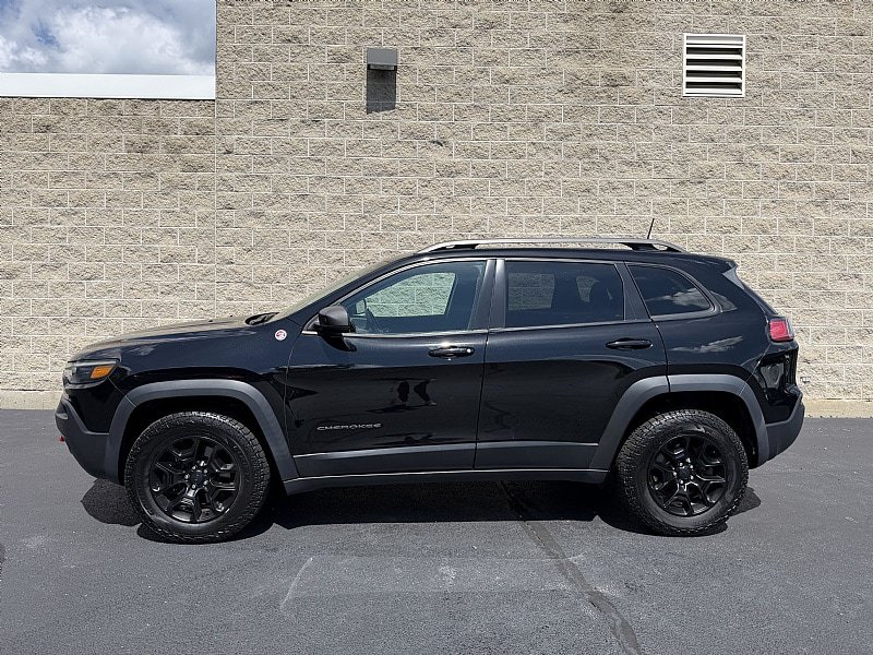 Used 2019 Jeep Cherokee Trailhawk w/ Cold Weather Group AWD/4WD image 5