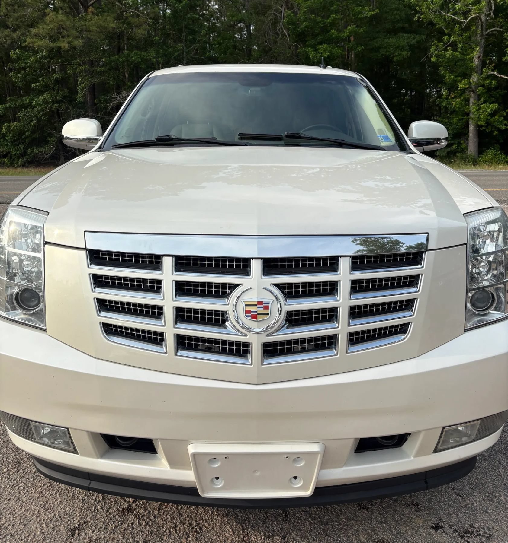 Used 2011 Cadillac Escalade Premium AWD/4WD image 9
