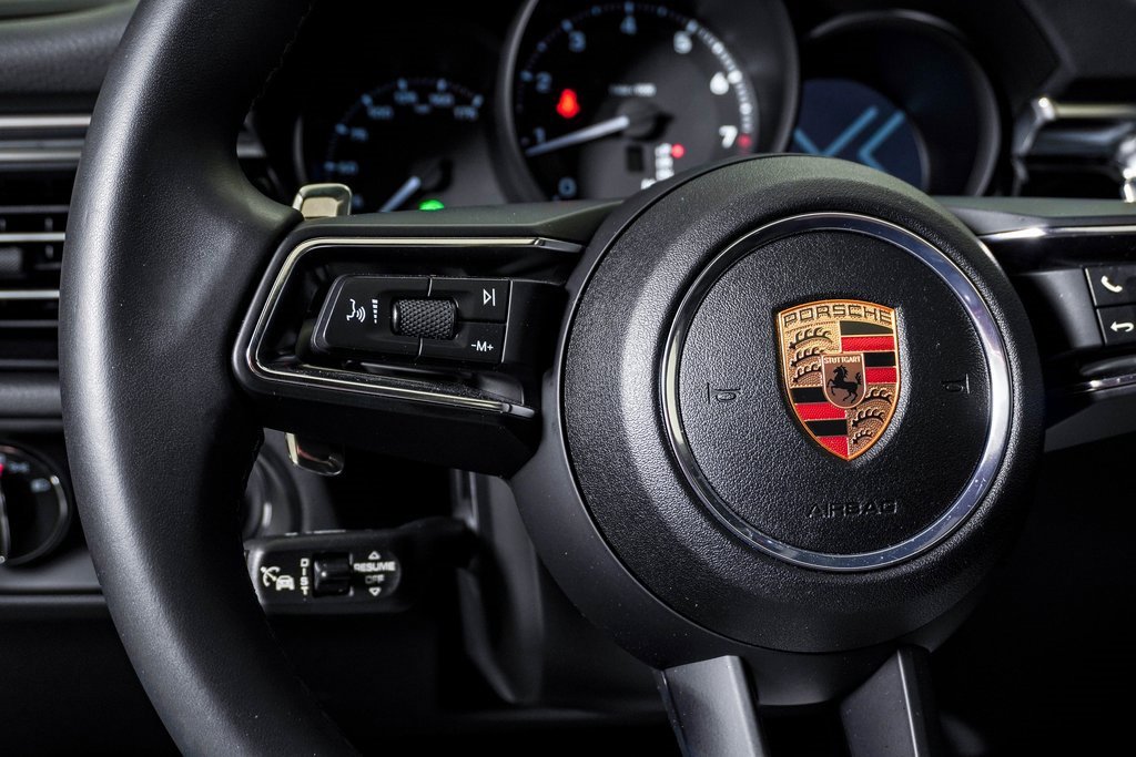 Certified 2025 Porsche Macan image 20