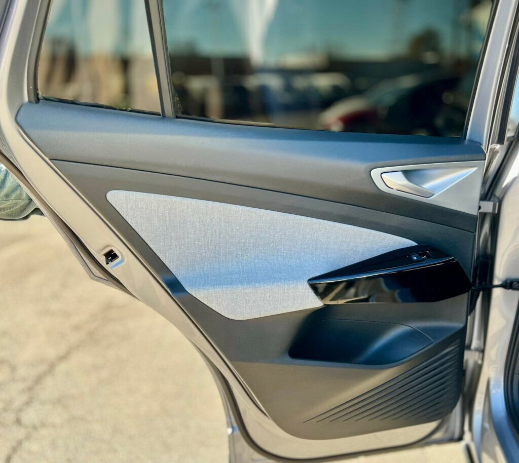 Used 2023 Volkswagen ID.4 Pro image 14