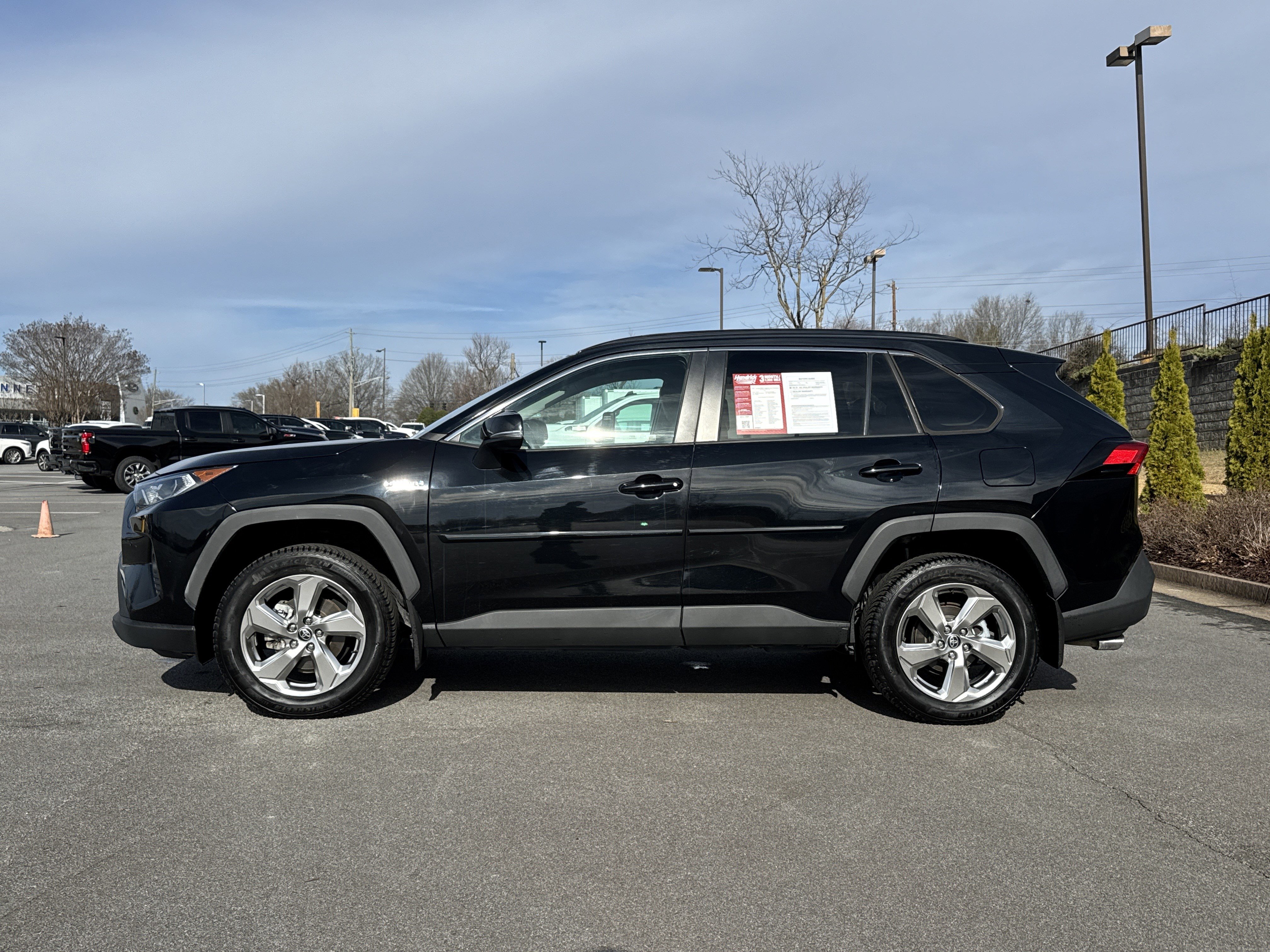 Used 2021 Toyota RAV4 XLE Premium image 7