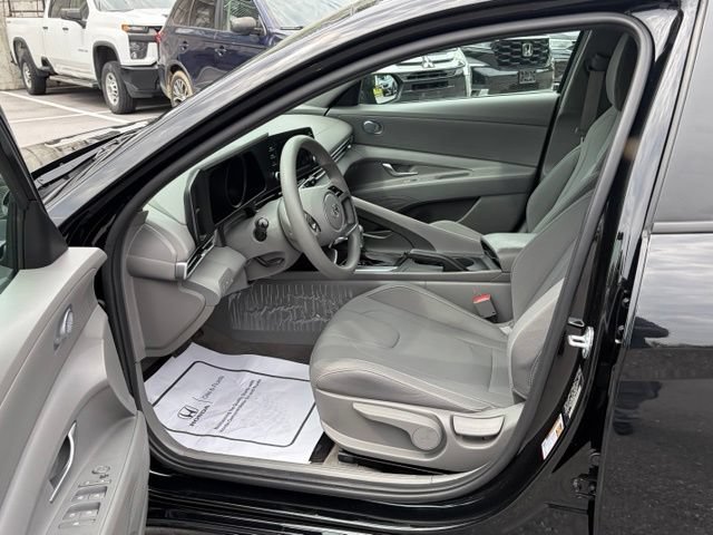 Used 2023 Hyundai Elantra SEL w/ Cargo Package FWD image 15