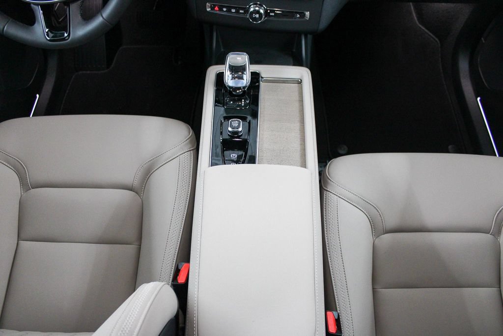 New 2026 Volvo XC90 B5 Core w/ Protection Package Premier AWD/4WD image 22