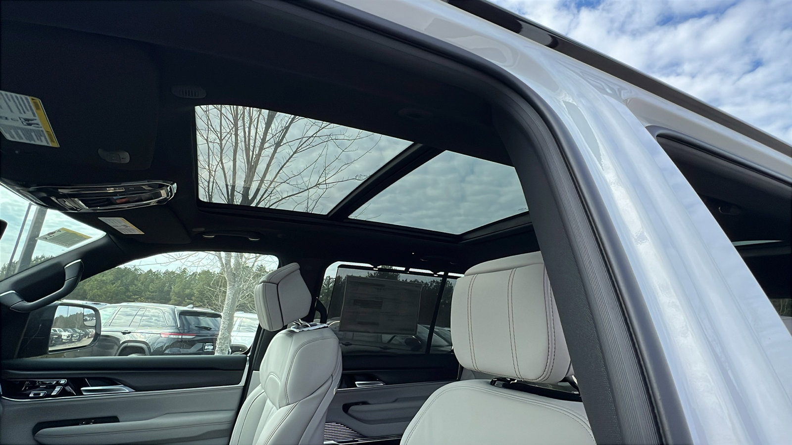 New 2026 Jeep Grand Wagoneer Summit image 18