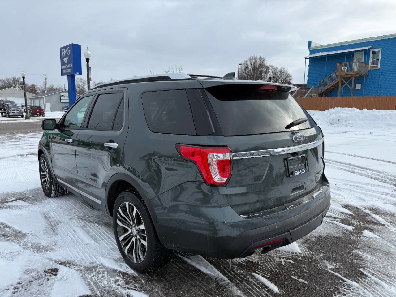 Used 2016 Ford Explorer Platinum image 3
