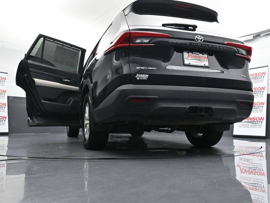 Used 2024 Toyota Grand Highlander XLE image 30