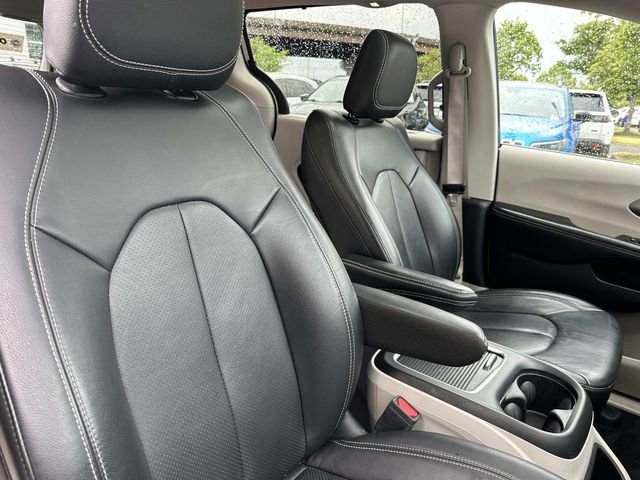 Used 2022 Chrysler Pacifica Touring-L AWD/4WD image 11