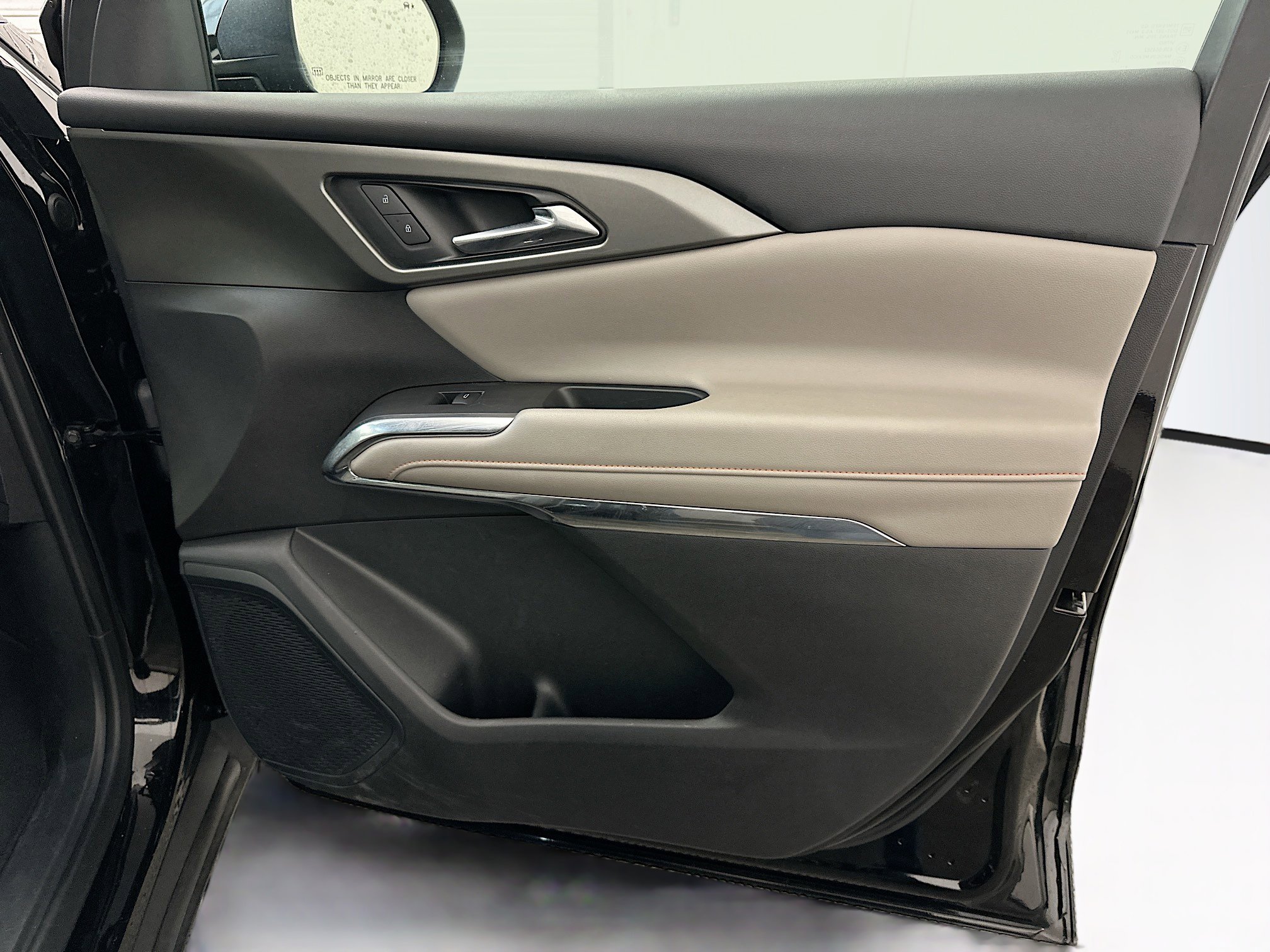 Used 2025 Chevrolet Traverse LT image 35