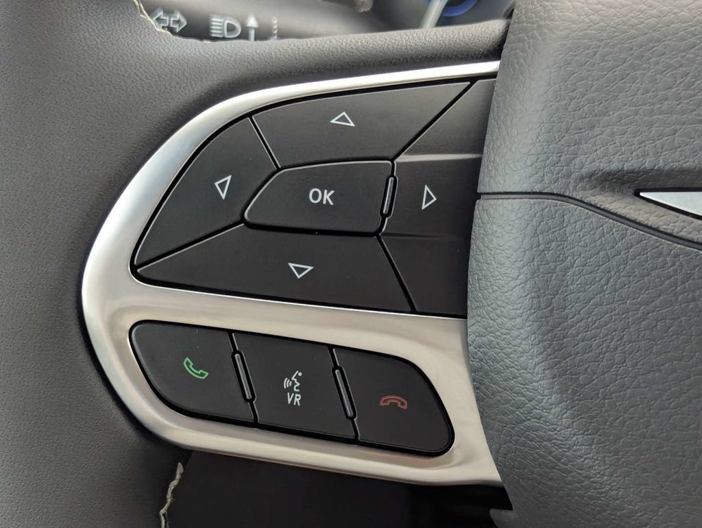 New 2027 Chrysler Pacifica Select w/ Family Tech Group FWD image 44