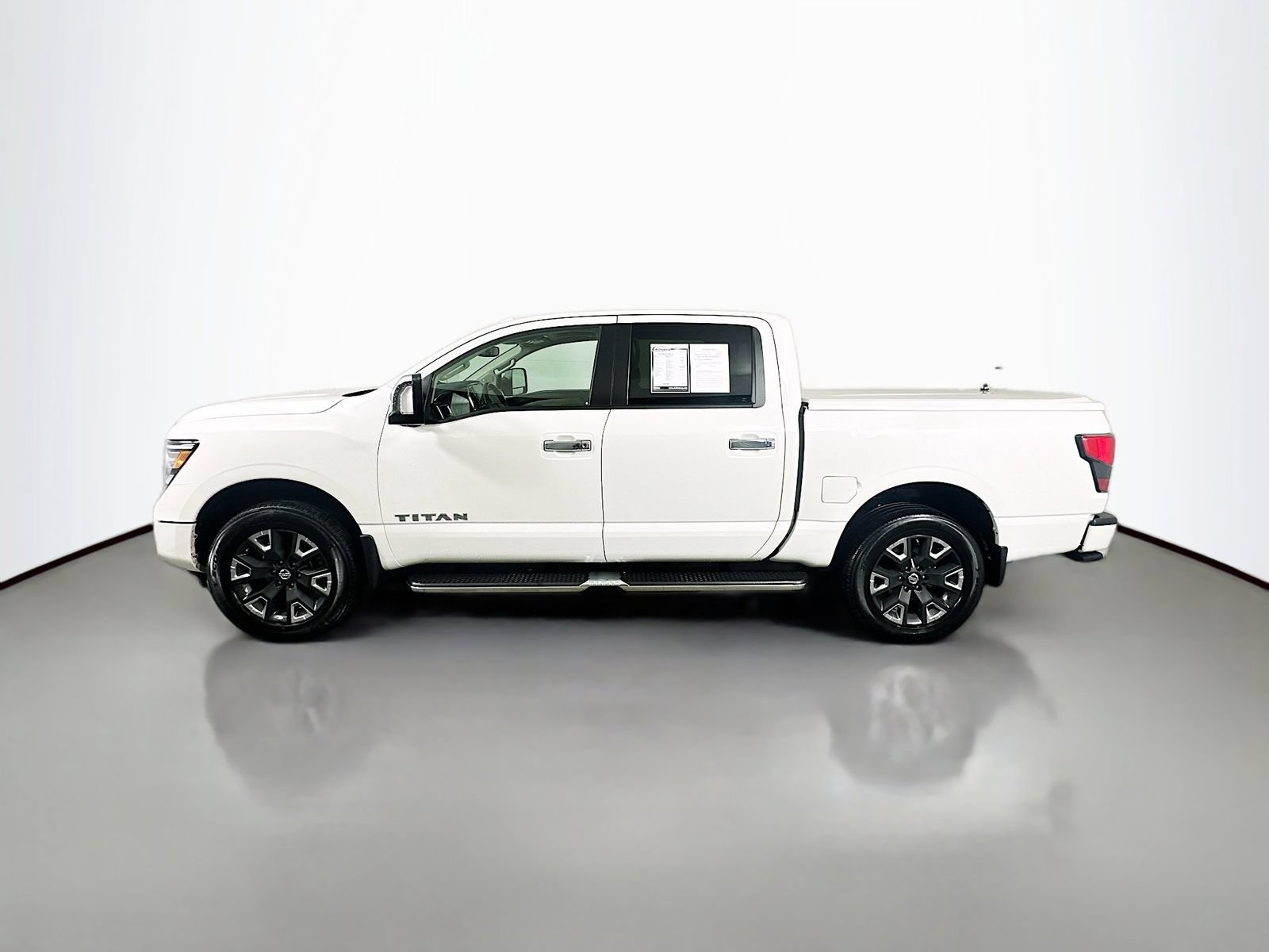 Used 2021 Nissan Titan SL w/ Moonroof Package AWD/4WD image 4