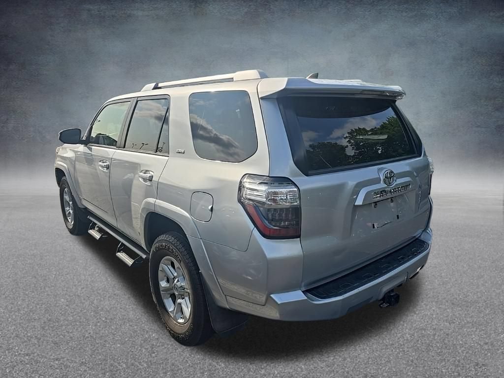 Used 2018 Toyota 4Runner SR5 AWD/4WD image 6