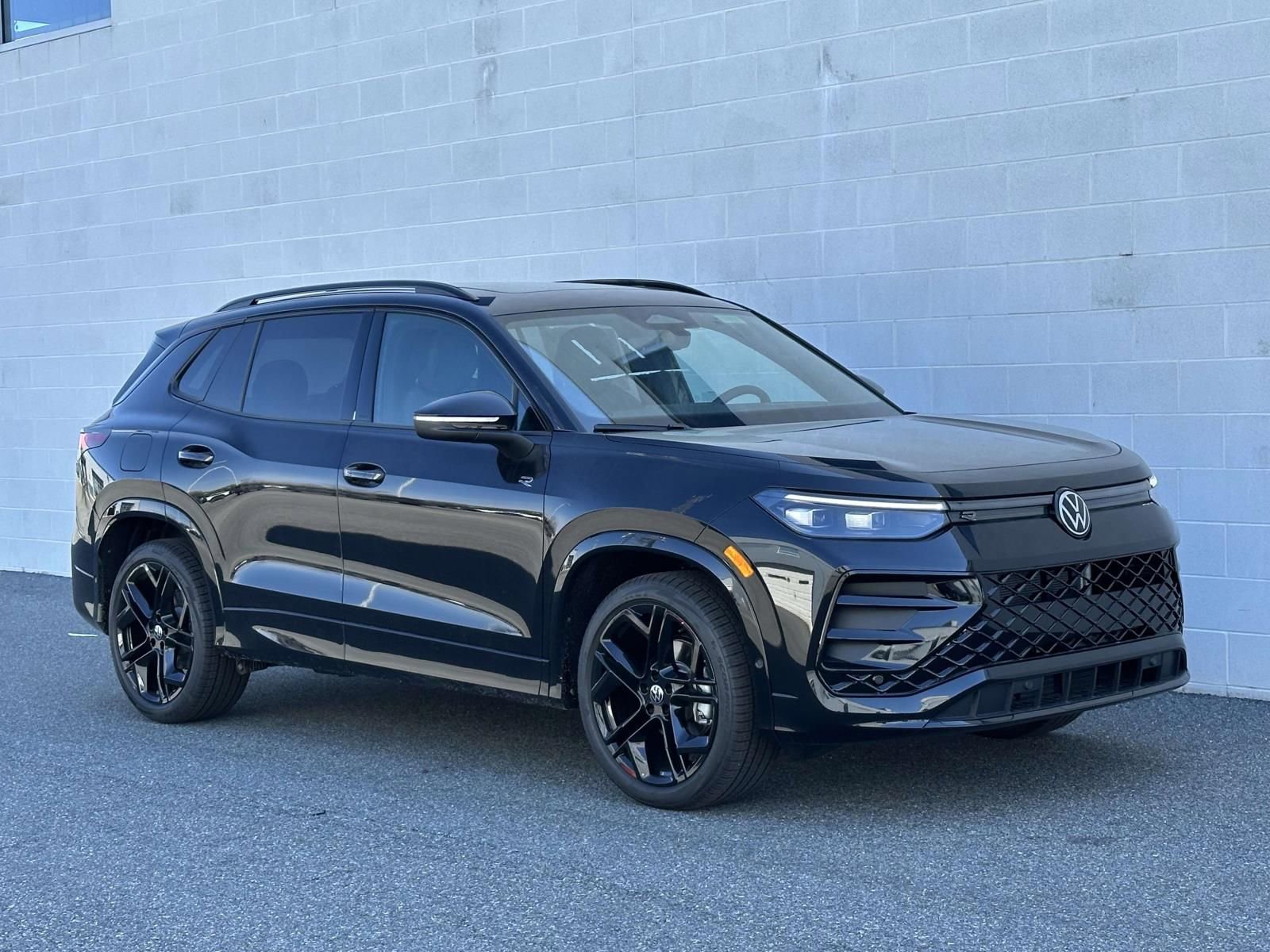 New 2026 Volkswagen Tiguan SE R-Line image 8