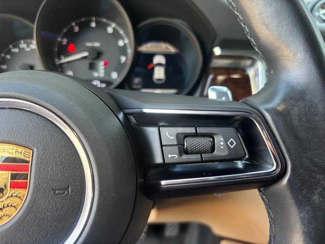 Certified 2023 Porsche Macan image 16
