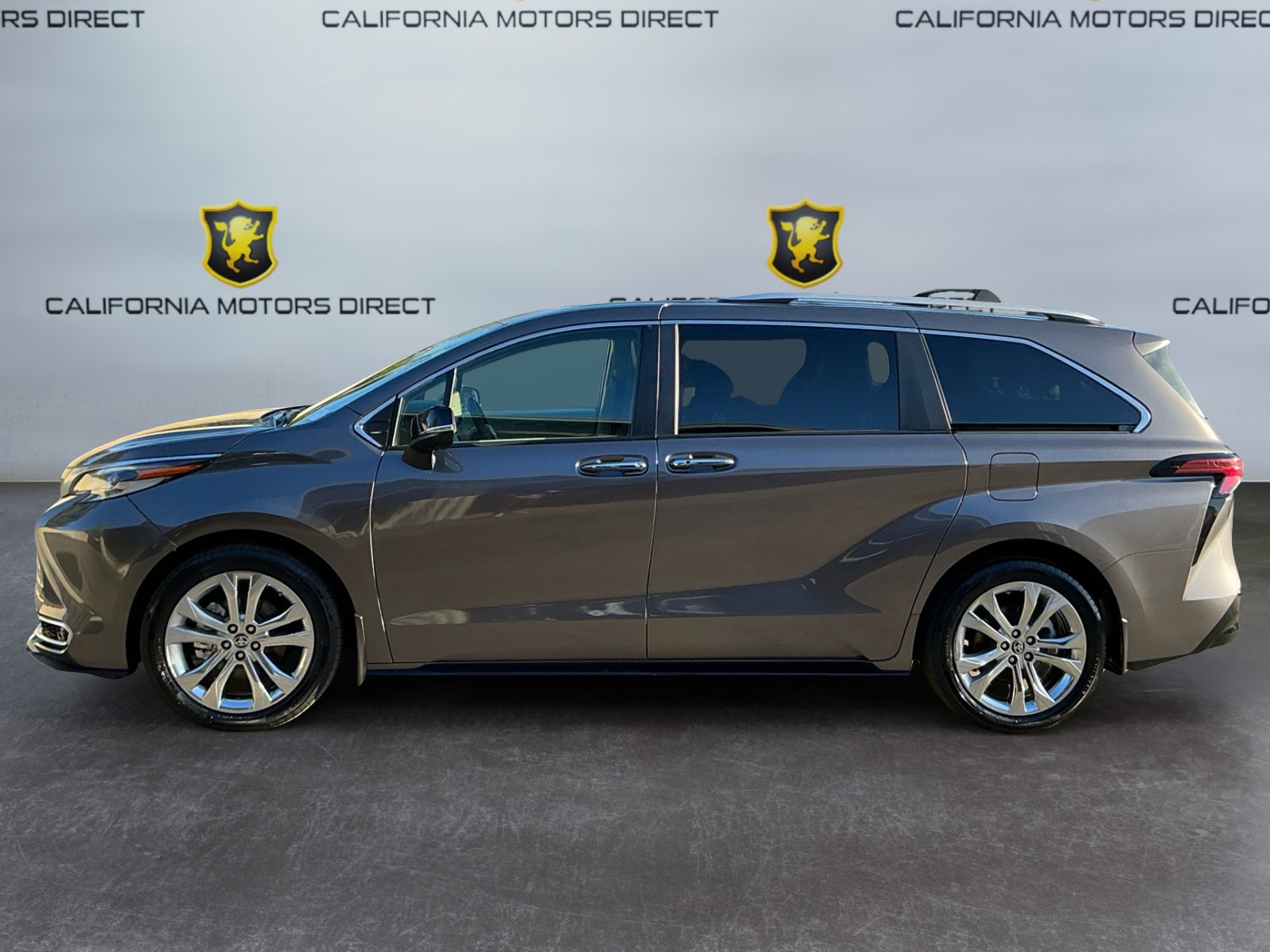 Used 2023 Toyota Sienna Platinum image 8