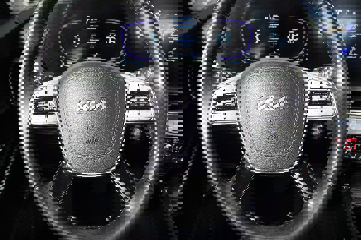 Used 2023 Kia Telluride S image 6