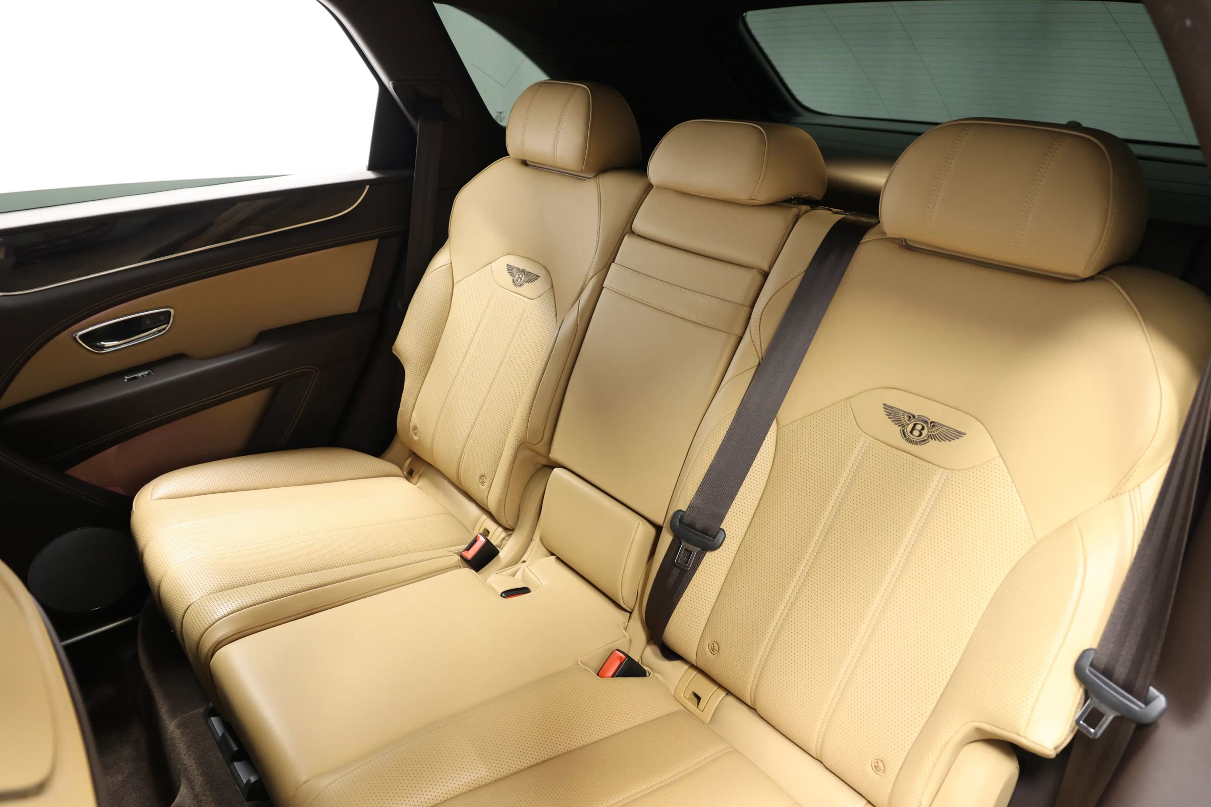 Used 2021 Bentley Bentayga AWD/4WD image 56