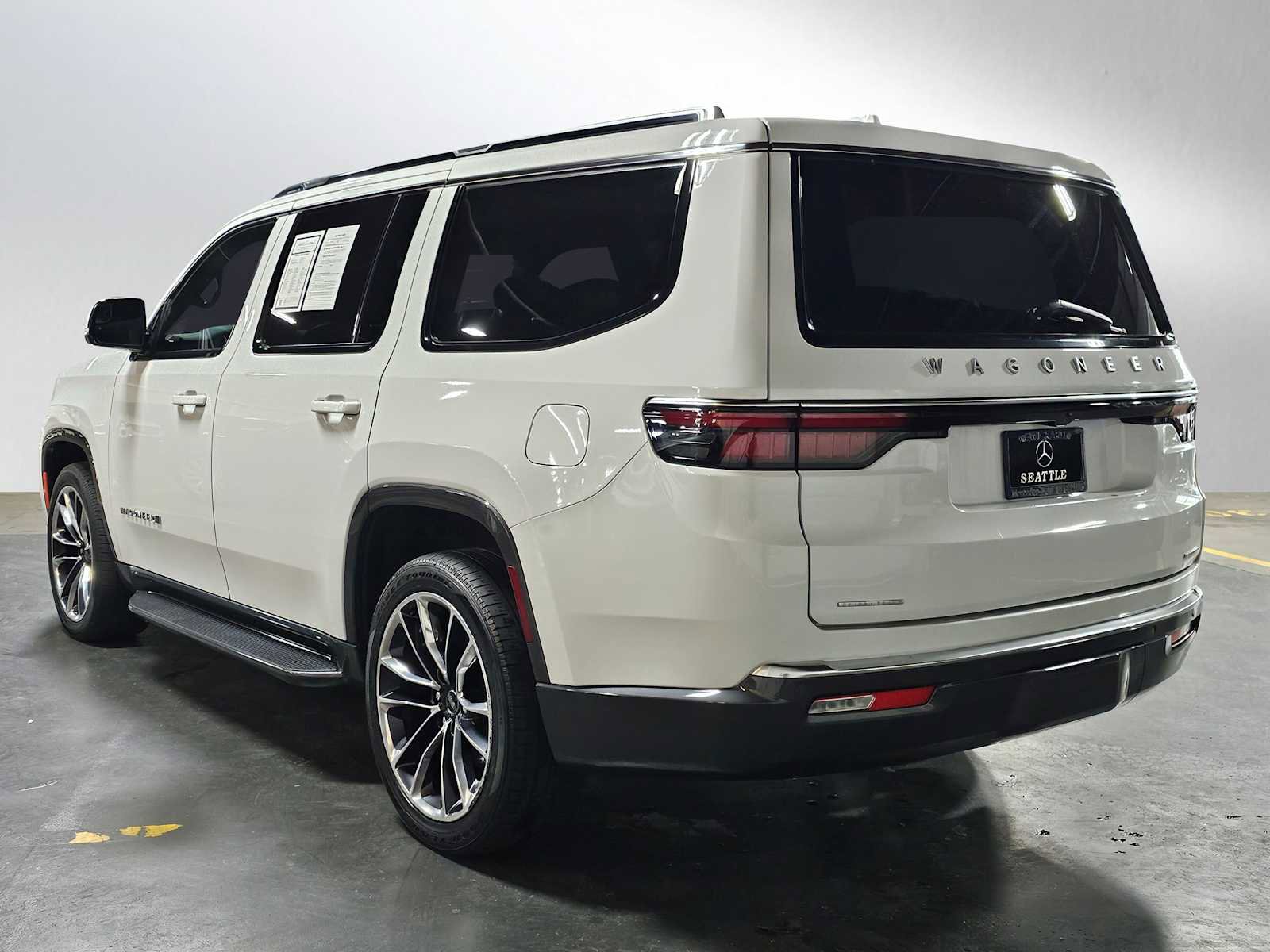 Used 2022 Jeep Wagoneer Series II w/ Premium Group I AWD/4WD image 5