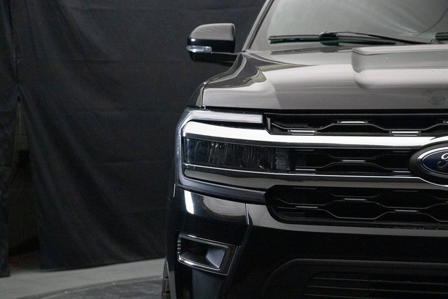 Used 2022 Ford Expedition Limited image 5